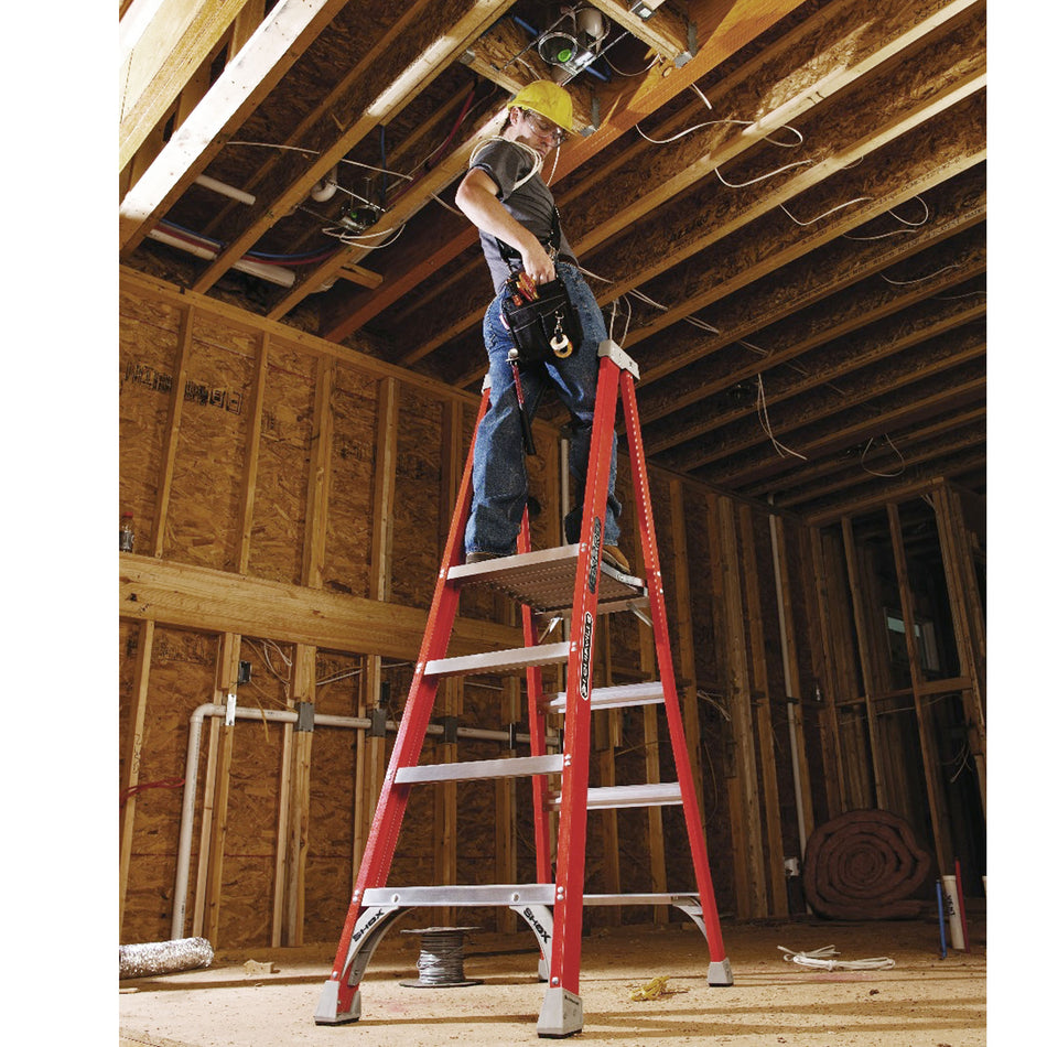 Louisville 6-Foot Fiberglass Pinnacle Pro Platform Ladder, 300-Pound Load - FXP1706